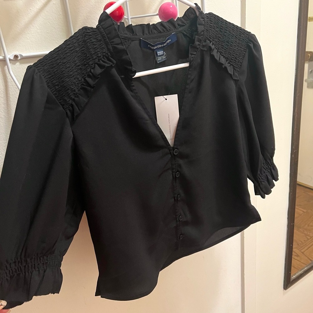 BNWT 🥀 French Connection Half-Sleeve Crepe Light Cropped Top - Picture 4 of 5